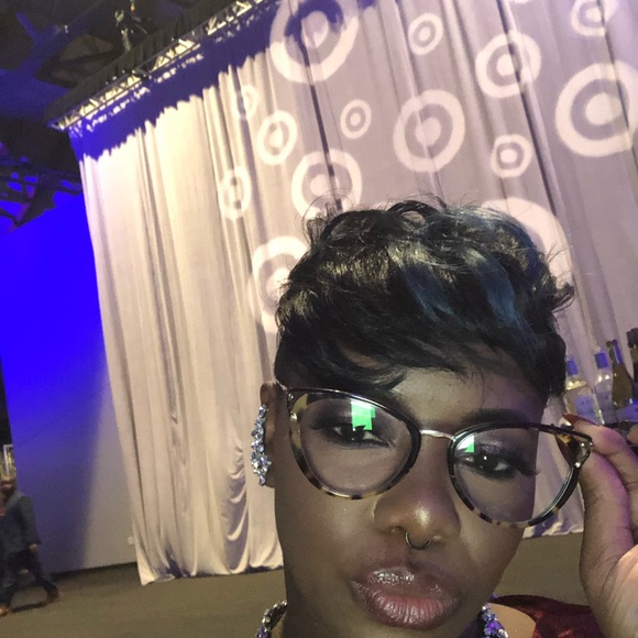 Meet your Posher, Toni - Picture 3 of 12